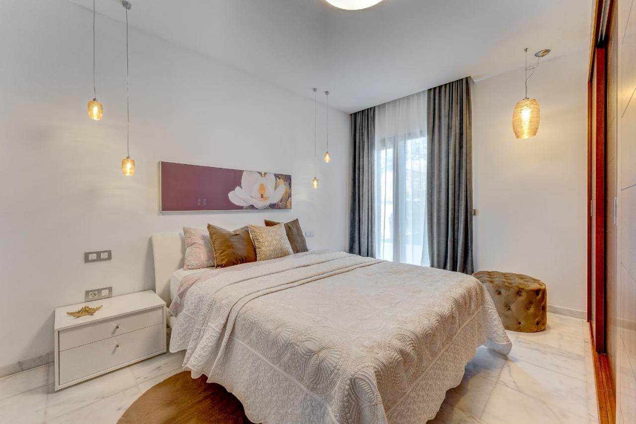 El Duque Private Lux Villa Адехе Екстериор снимка